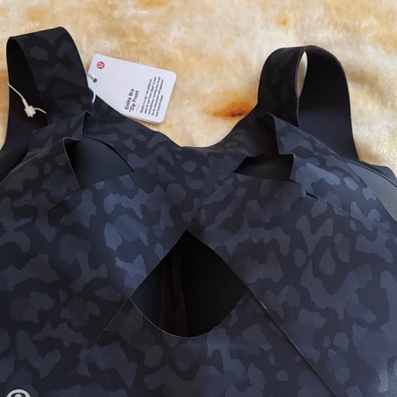 lululemon athletica Camo Black Sports Bra - Picture 7 of 14